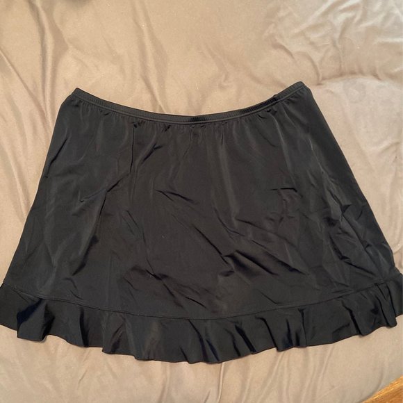 Fit 4 U Other - Fit 4 U Black Ruffled Swim Skirt 16W